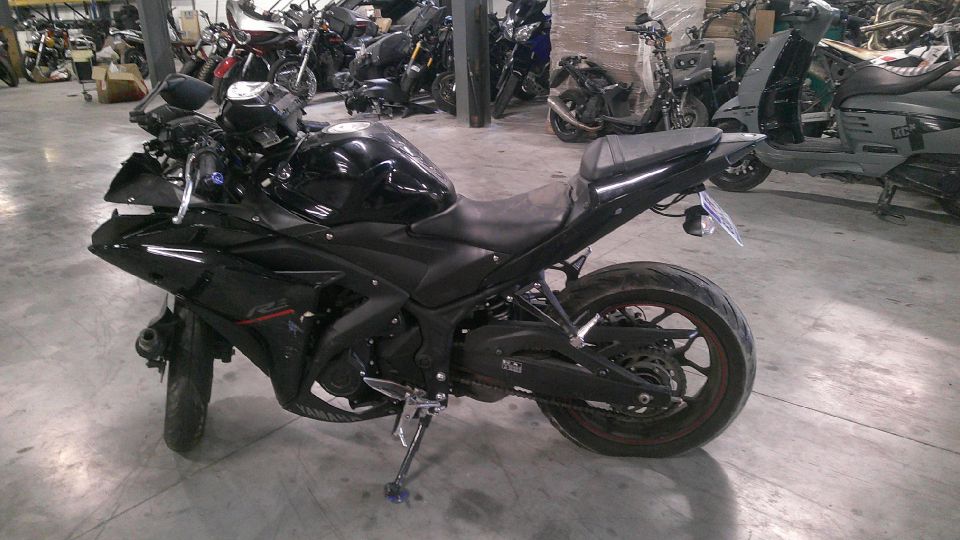 YAMAHA YZF-R3 4