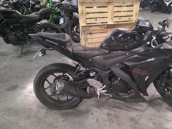 YAMAHA YZF-R3 4