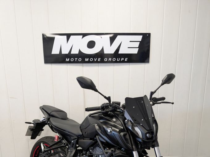 YAMAHA MT-07 4