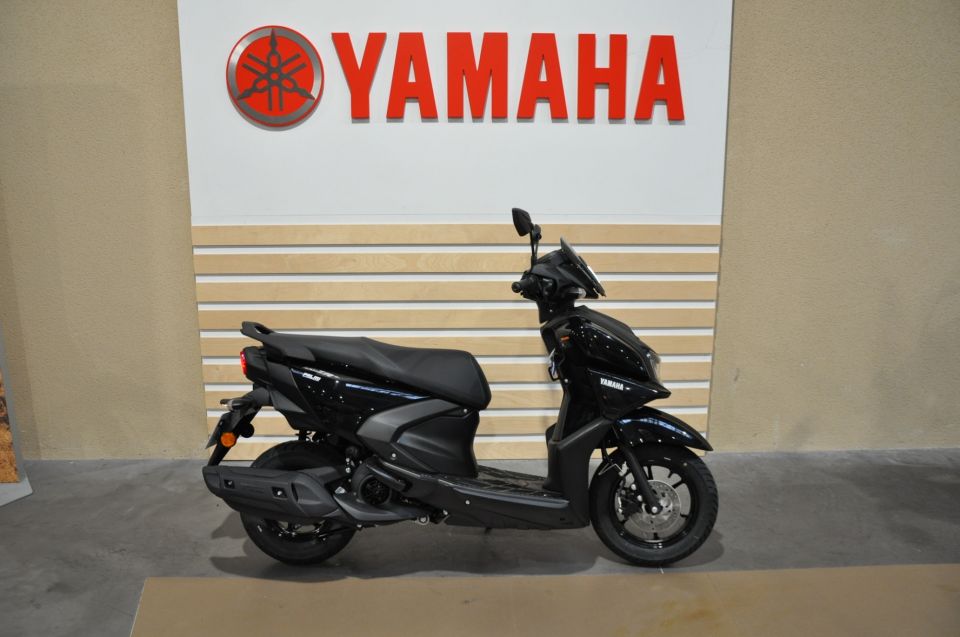 YAMAHA RayZR 125 4