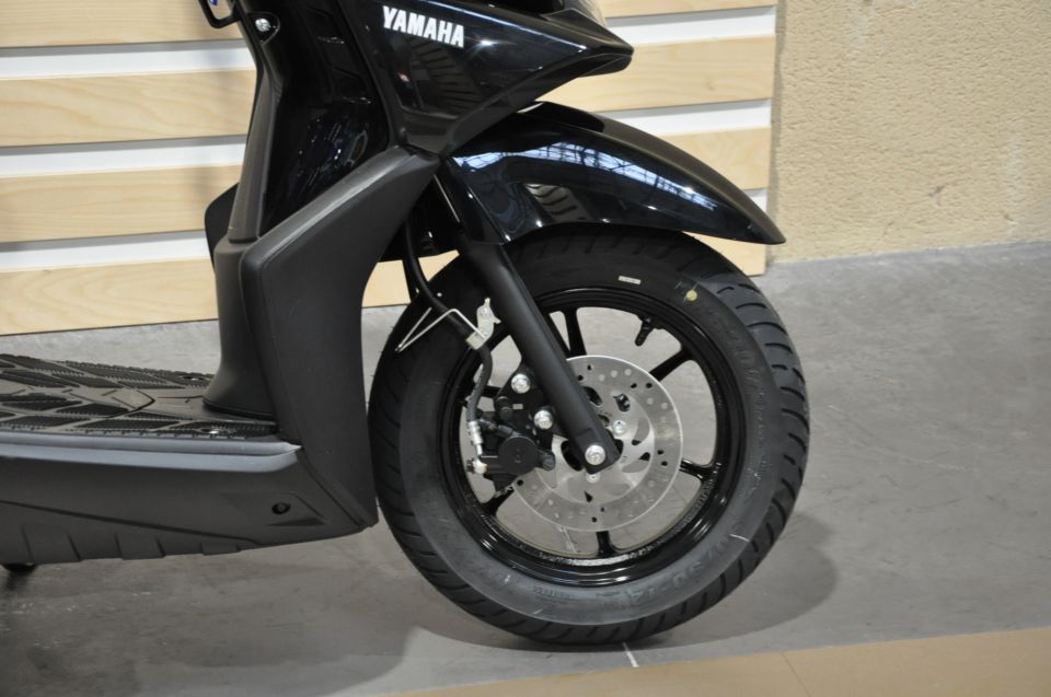 YAMAHA RayZR 125 4