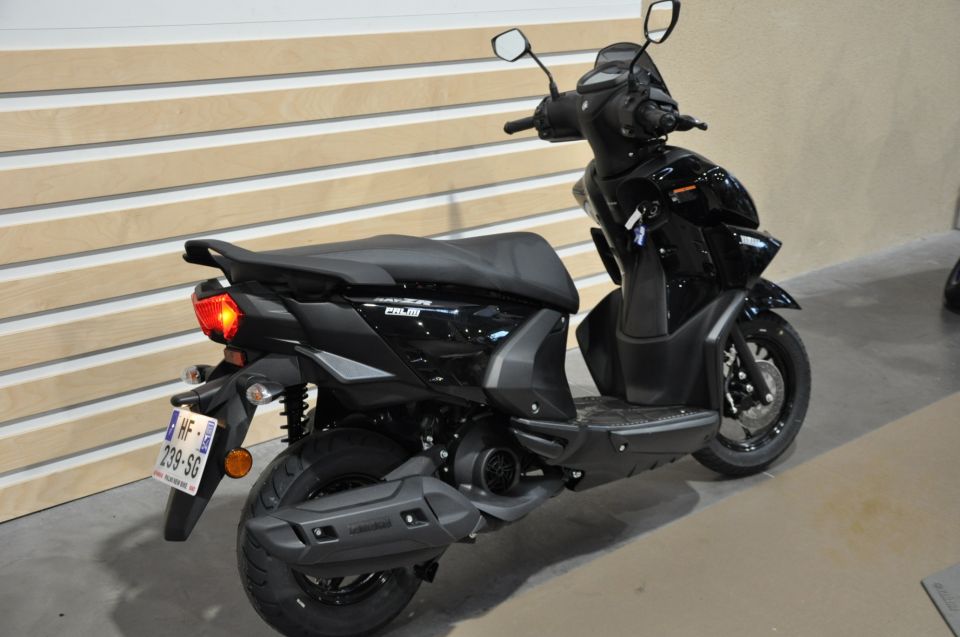 YAMAHA RayZR 125 4