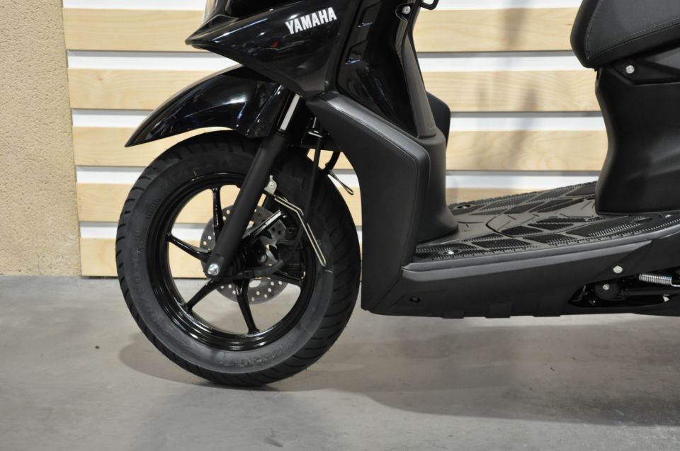 YAMAHA RayZR 125 4
