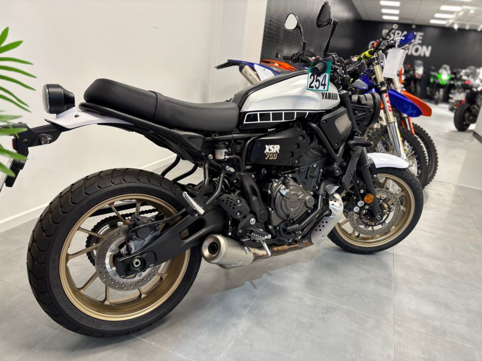 YAMAHA XSR 700 LEGACY 4