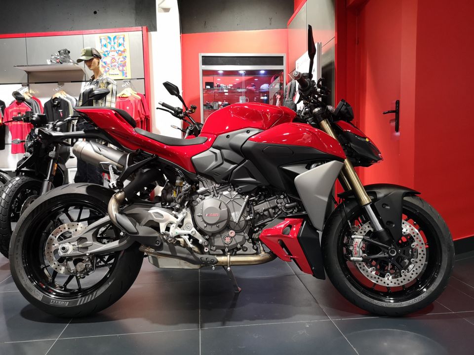 DUCATI STREETFIGHTER 4