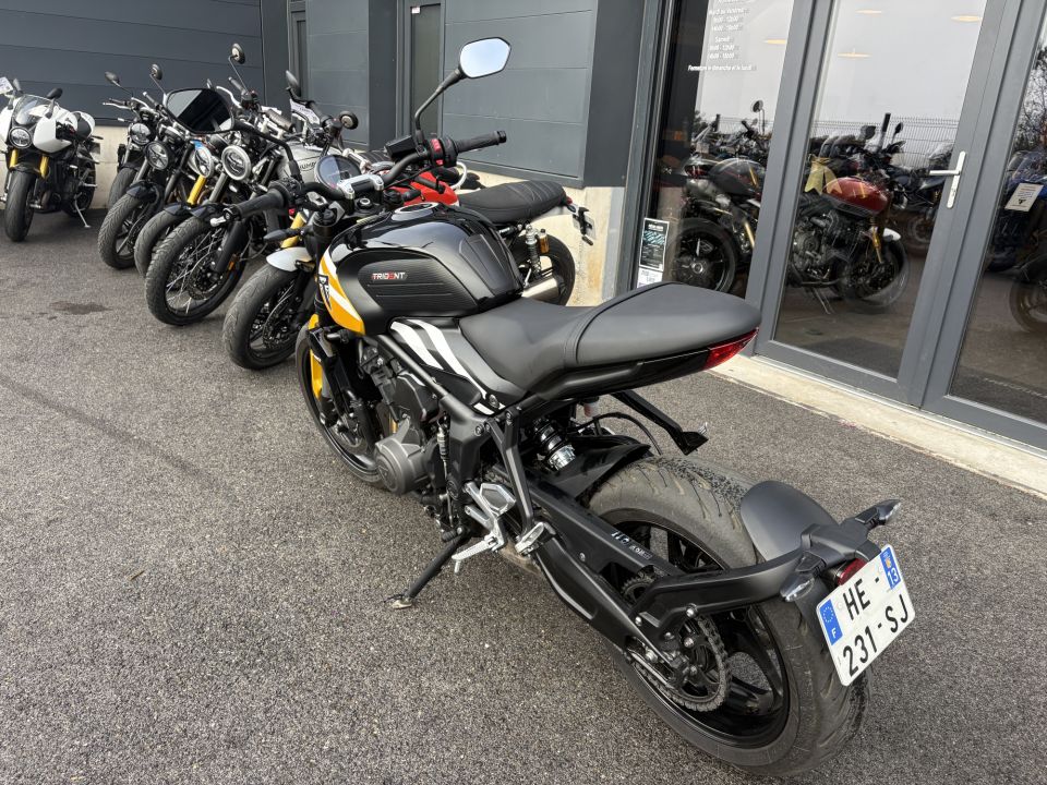 TRIUMPH TRIDENT 660 4