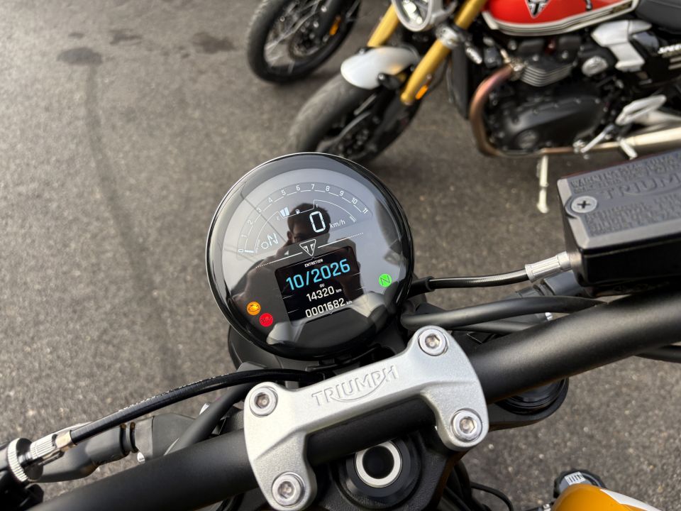TRIUMPH TRIDENT 660 4