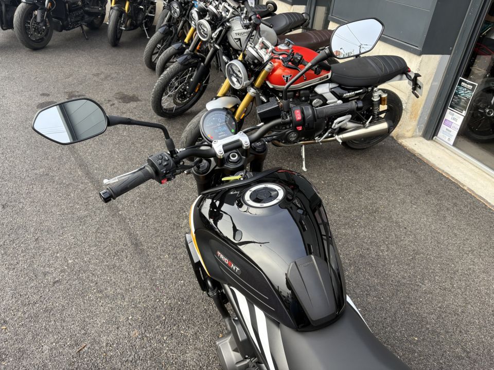 TRIUMPH TRIDENT 660 4