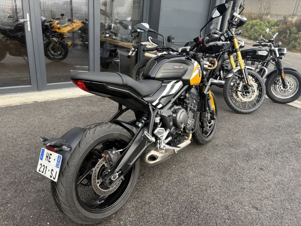 TRIUMPH TRIDENT 660 4