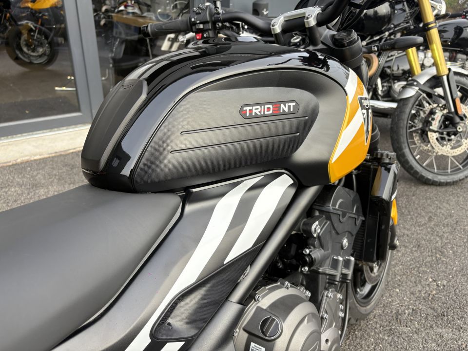 TRIUMPH TRIDENT 660 4