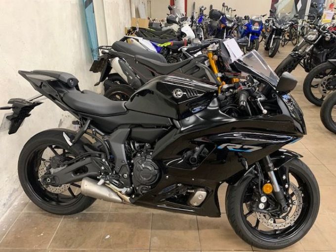 YAMAHA YZF-R7 4