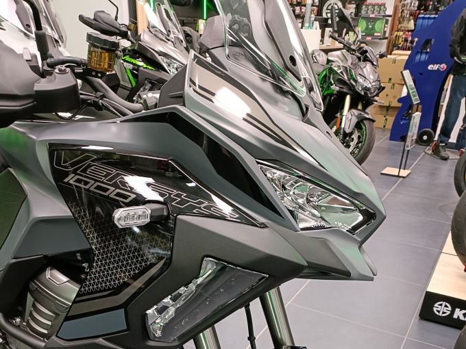 KAWASAKI VERSYS 1000 SE (suspension electronique )NEUF  0 KMS 2024 A SAISIR GARANTIE 4ANS 4