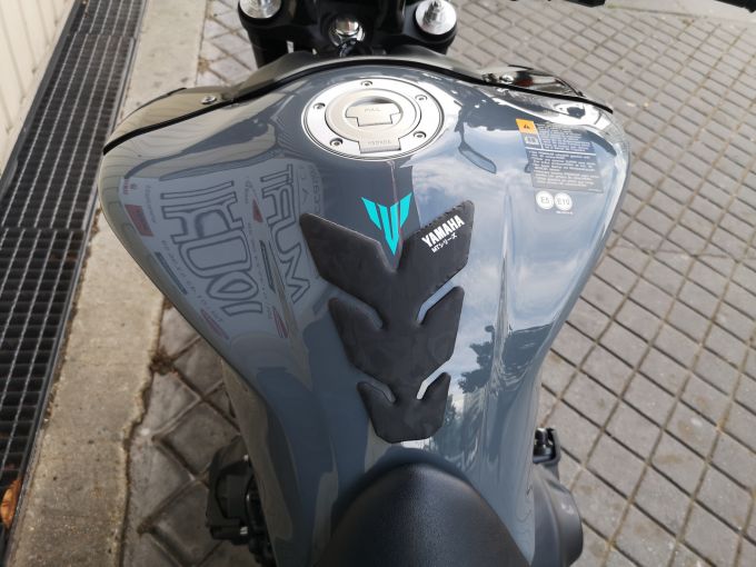 YAMAHA MT-09 4