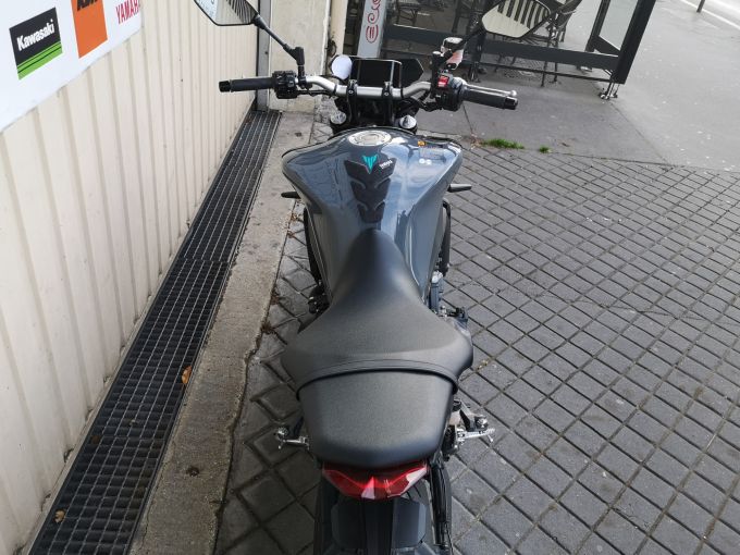 YAMAHA MT-09 4
