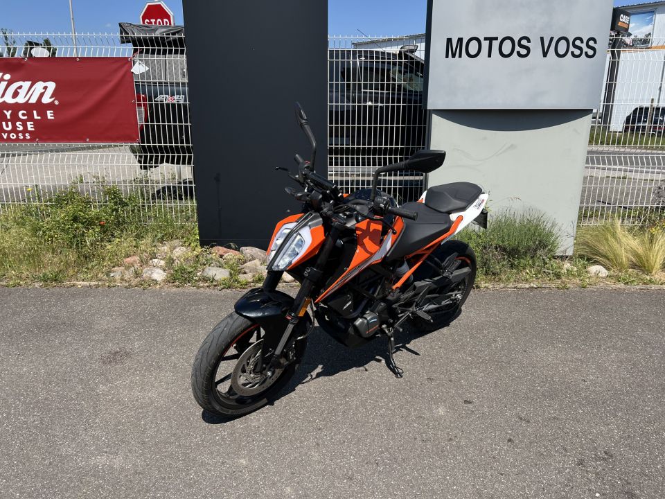 KTM 125 DUKE ABS 4