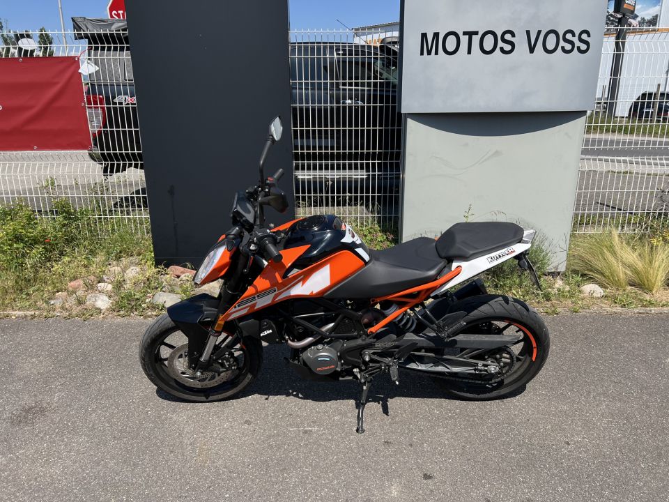 KTM 125 DUKE ABS 4