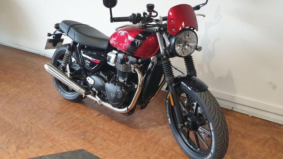 TRIUMPH SPEED TWIN 900 4