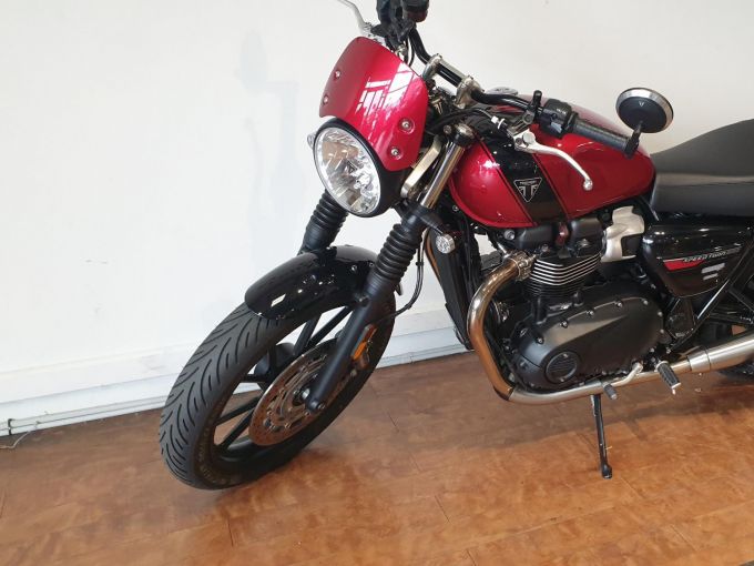 TRIUMPH SPEED TWIN 900 4