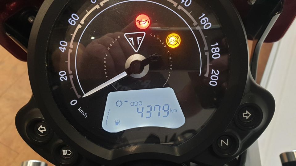 TRIUMPH SPEED TWIN 900 4