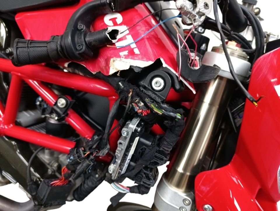 DUCATI HYPERMOTARD 4