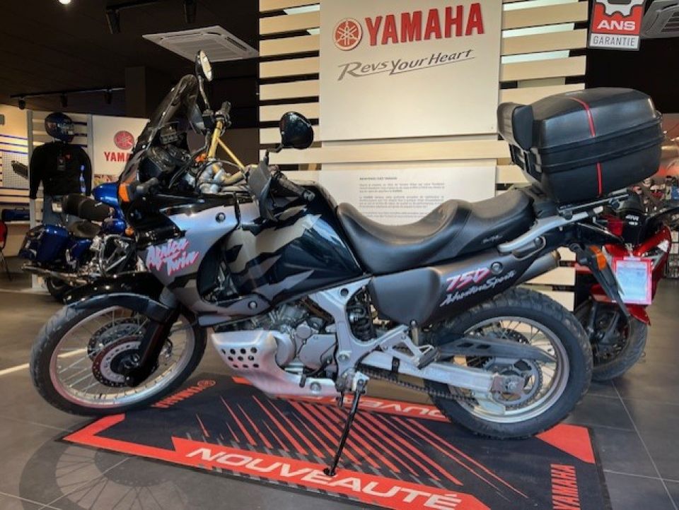 HONDA XRV 4