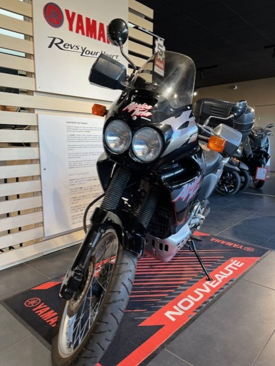 HONDA XRV 4