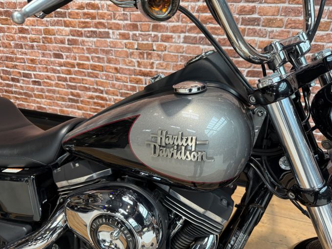 HARLEY-DAVIDSON DYNA STREET BOB 1690 4