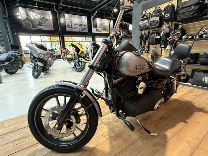 HARLEY-DAVIDSON DYNA STREET BOB 1690 4