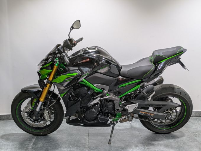 KAWASAKI Z900 SE 4