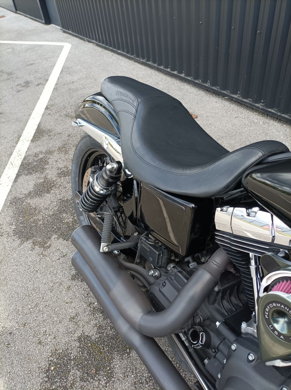 HARLEY-DAVIDSON DYNA STREET BOB 1690 4