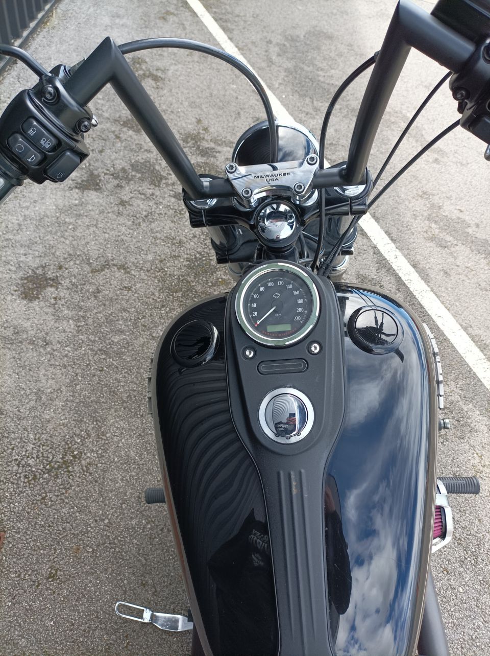 HARLEY-DAVIDSON DYNA STREET BOB 1690 4