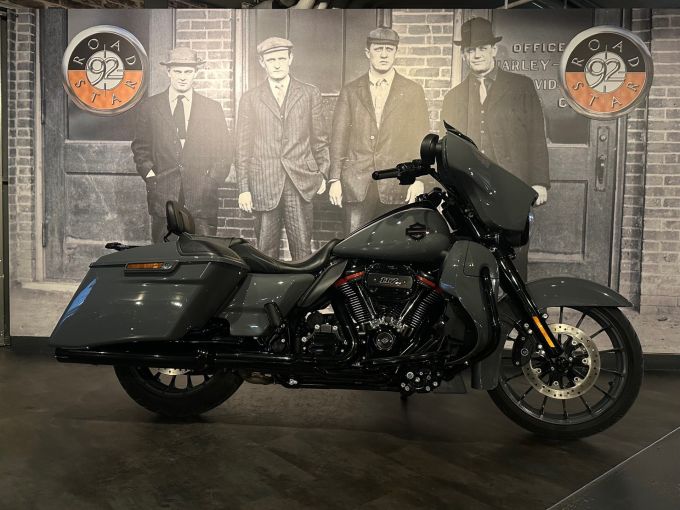HARLEY-DAVIDSON TOURING STREET GLIDE 1923 CVO  4