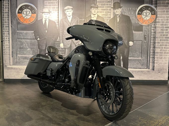 HARLEY-DAVIDSON TOURING STREET GLIDE 1923 CVO  4