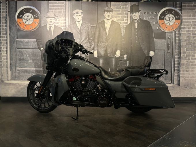 HARLEY-DAVIDSON TOURING STREET GLIDE 1923 CVO  4