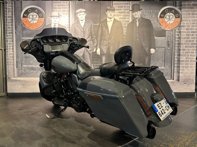 HARLEY-DAVIDSON TOURING STREET GLIDE 1923 CVO  4