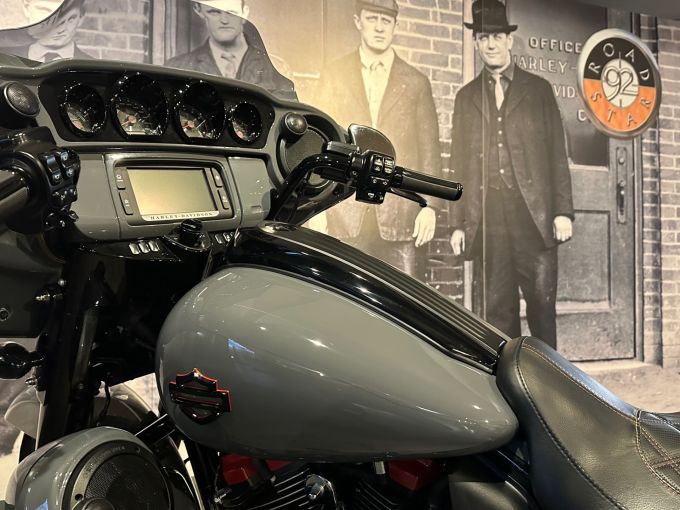 HARLEY-DAVIDSON TOURING STREET GLIDE 1923 CVO  4
