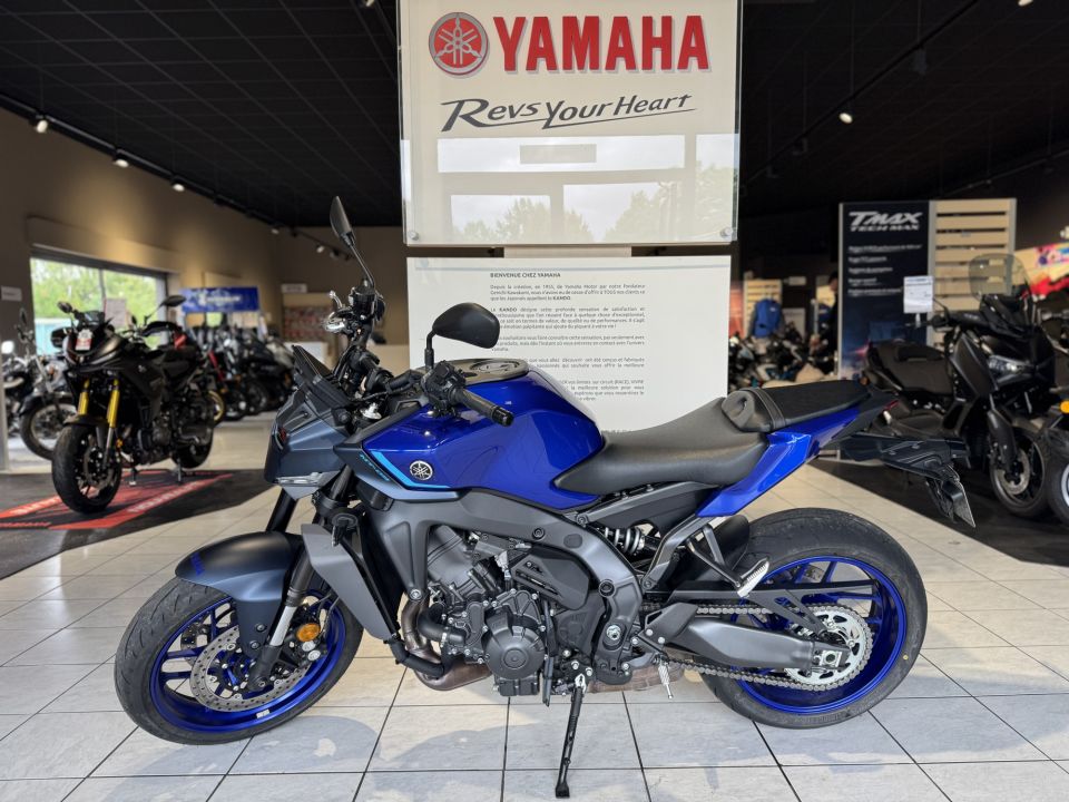 YAMAHA MT-09  Y-AMT 4