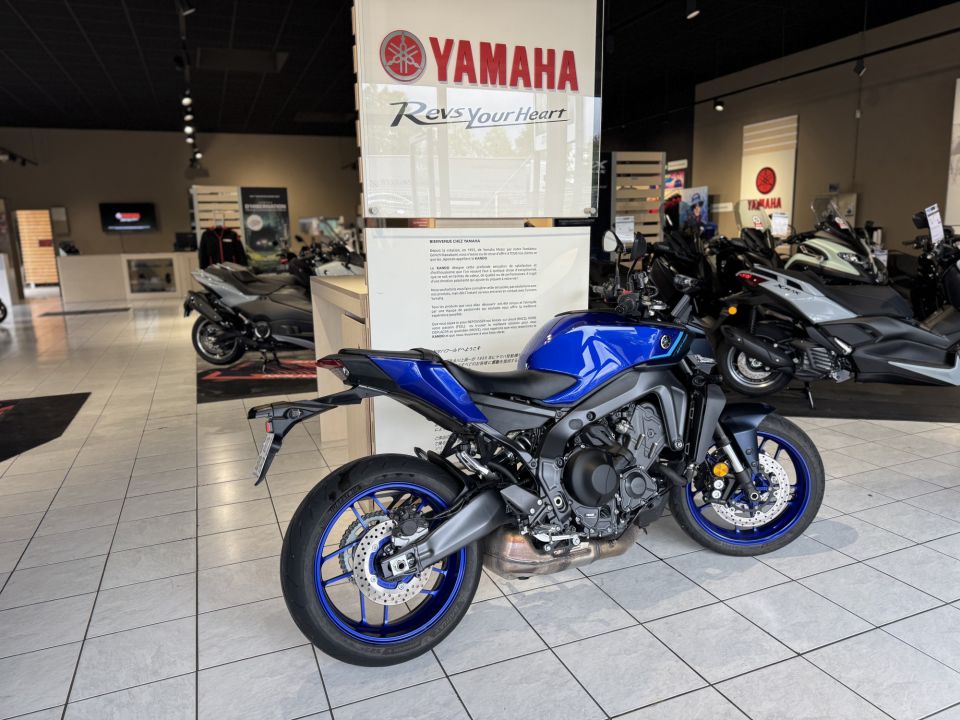 YAMAHA MT-09  Y-AMT 4