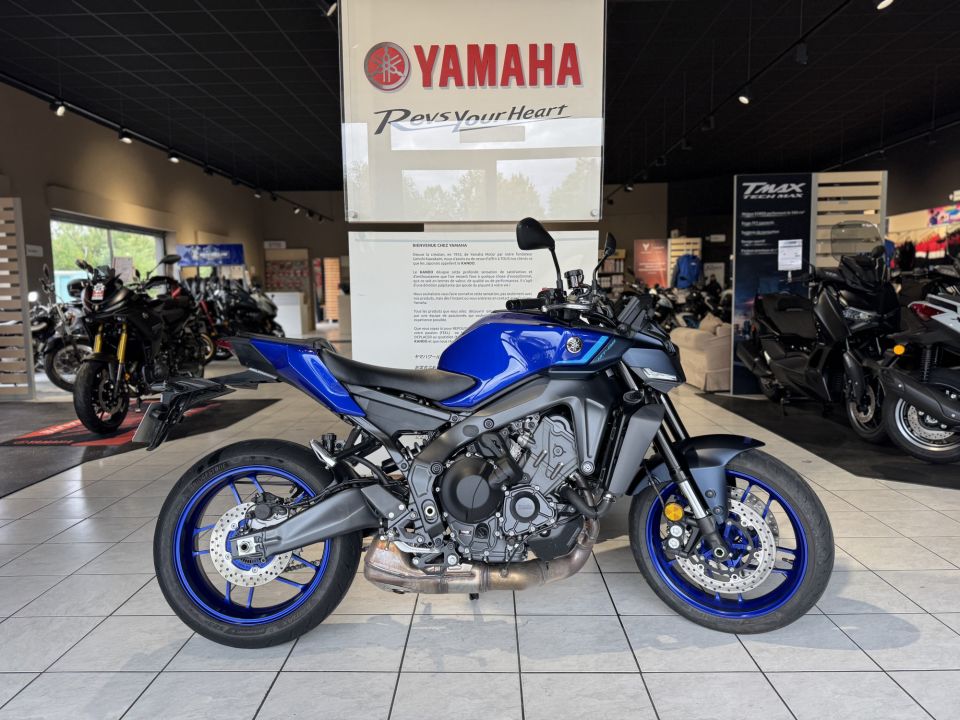 YAMAHA MT-09  Y-AMT 4