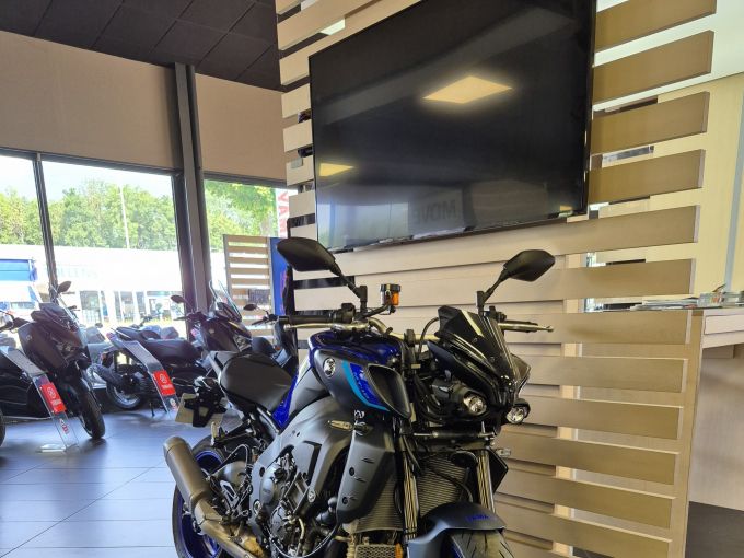YAMAHA MT-10 4