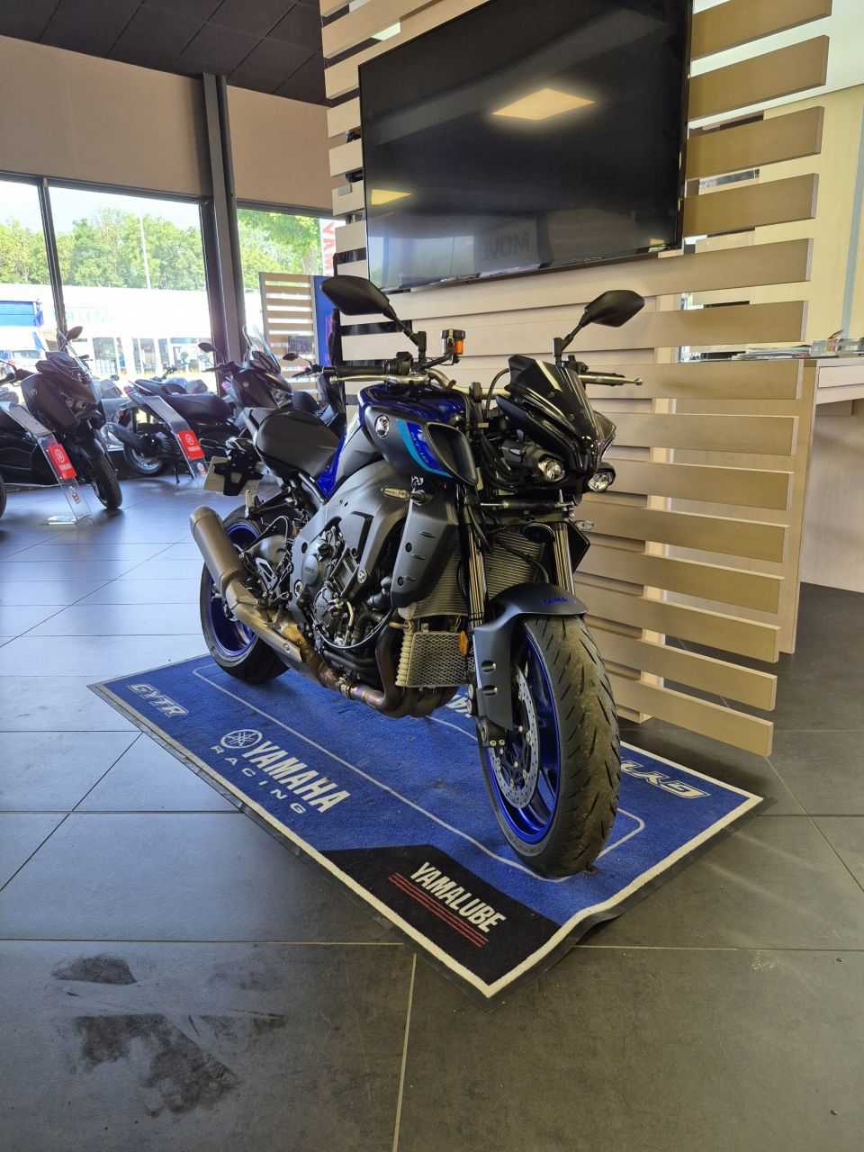 YAMAHA MT-10 4