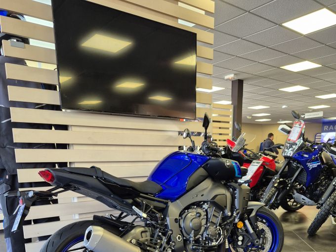 YAMAHA MT-10 4