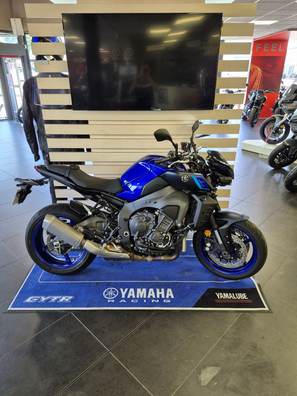 YAMAHA MT-10 4