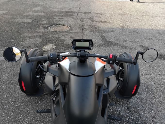CAN-AM RYKER 900 4
