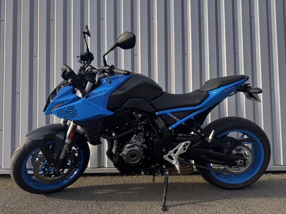 SUZUKI GSX-8S 4