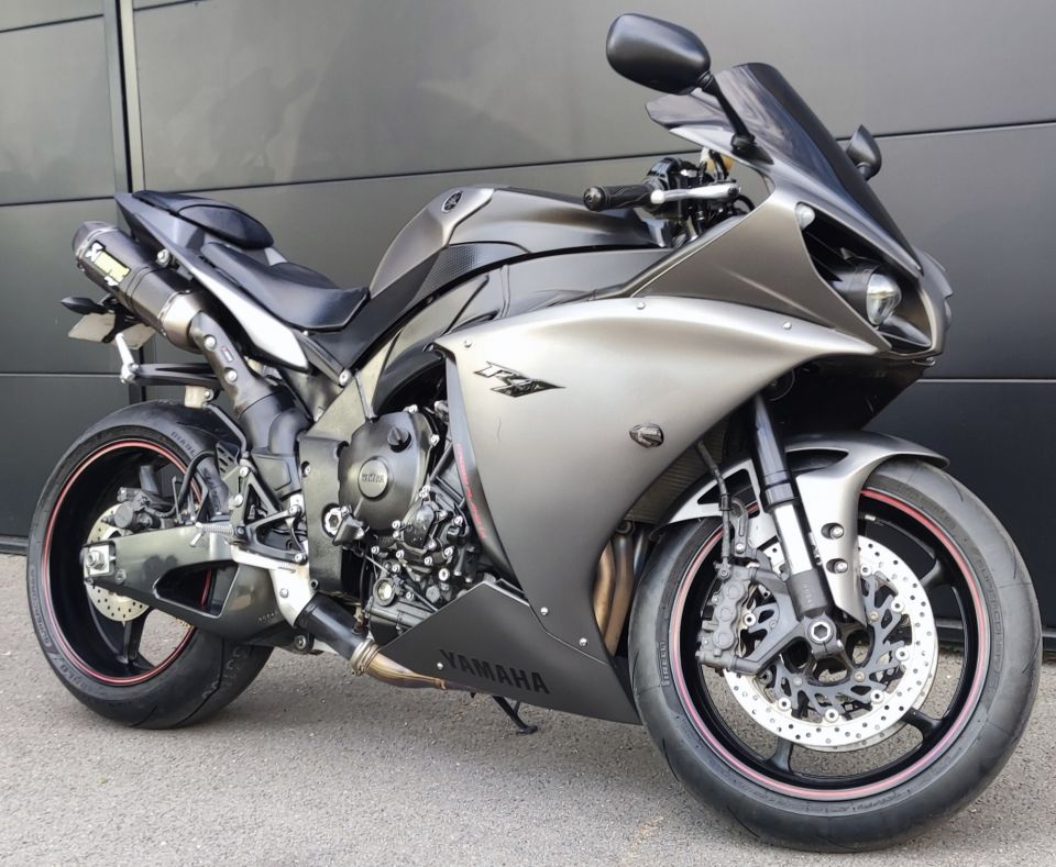 YAMAHA YZF 1000 R1 CROSS PLANE 4