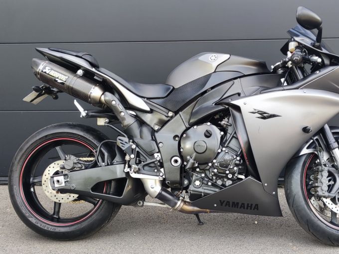 YAMAHA YZF 1000 R1 CROSS PLANE 4