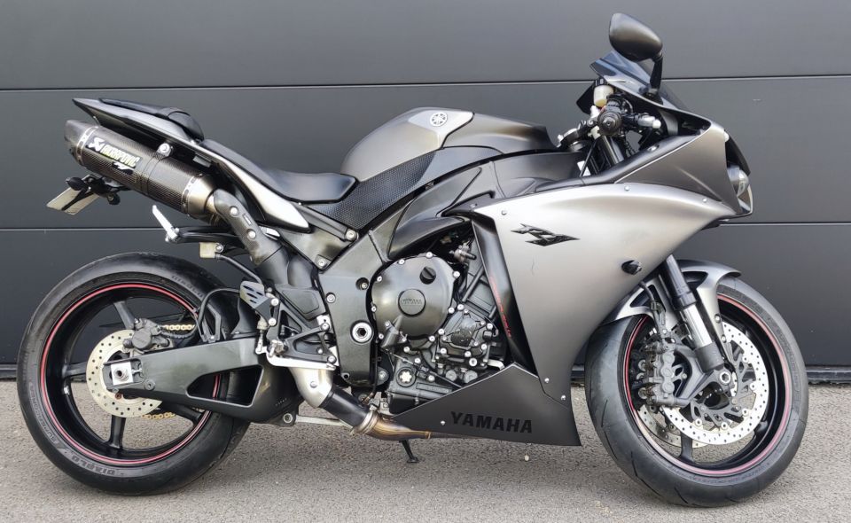 YAMAHA YZF 1000 R1 CROSS PLANE 4