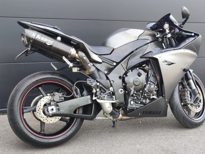 YAMAHA YZF 1000 R1 CROSS PLANE 4