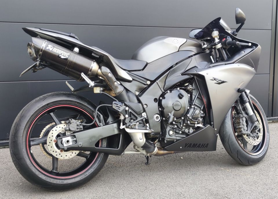 YAMAHA YZF 1000 R1 CROSS PLANE 4